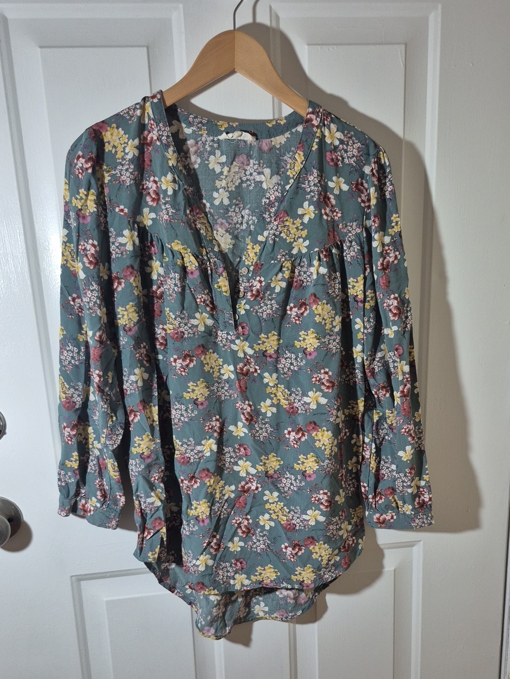 indigo soul Teal Floral V-Neck Blouse with Yellow and Burgundy Accents Size S